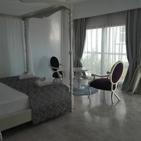 Egesu Marina Gulluk