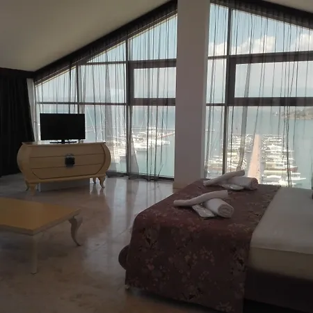 Egesu Marina Gulluk