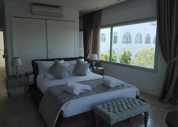 Egesu Marina Gulluk